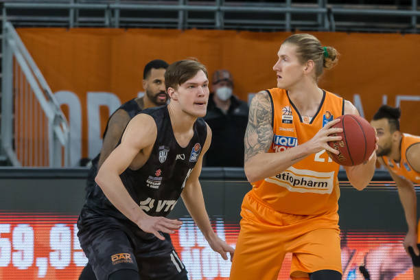 之间的潜在 之间的潜在